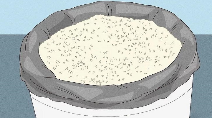 برنج را در یک ظرف دربسته از جنس